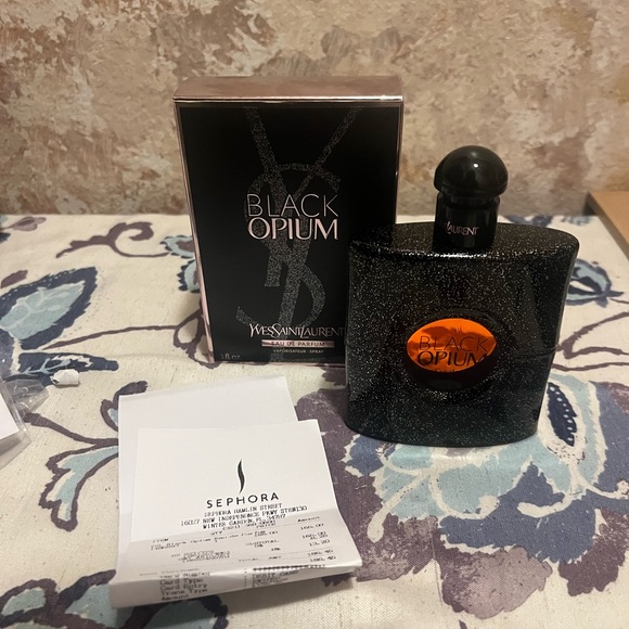 Yves Saint Laurent Black Opium with Silver Detail - Picture 3 of 4